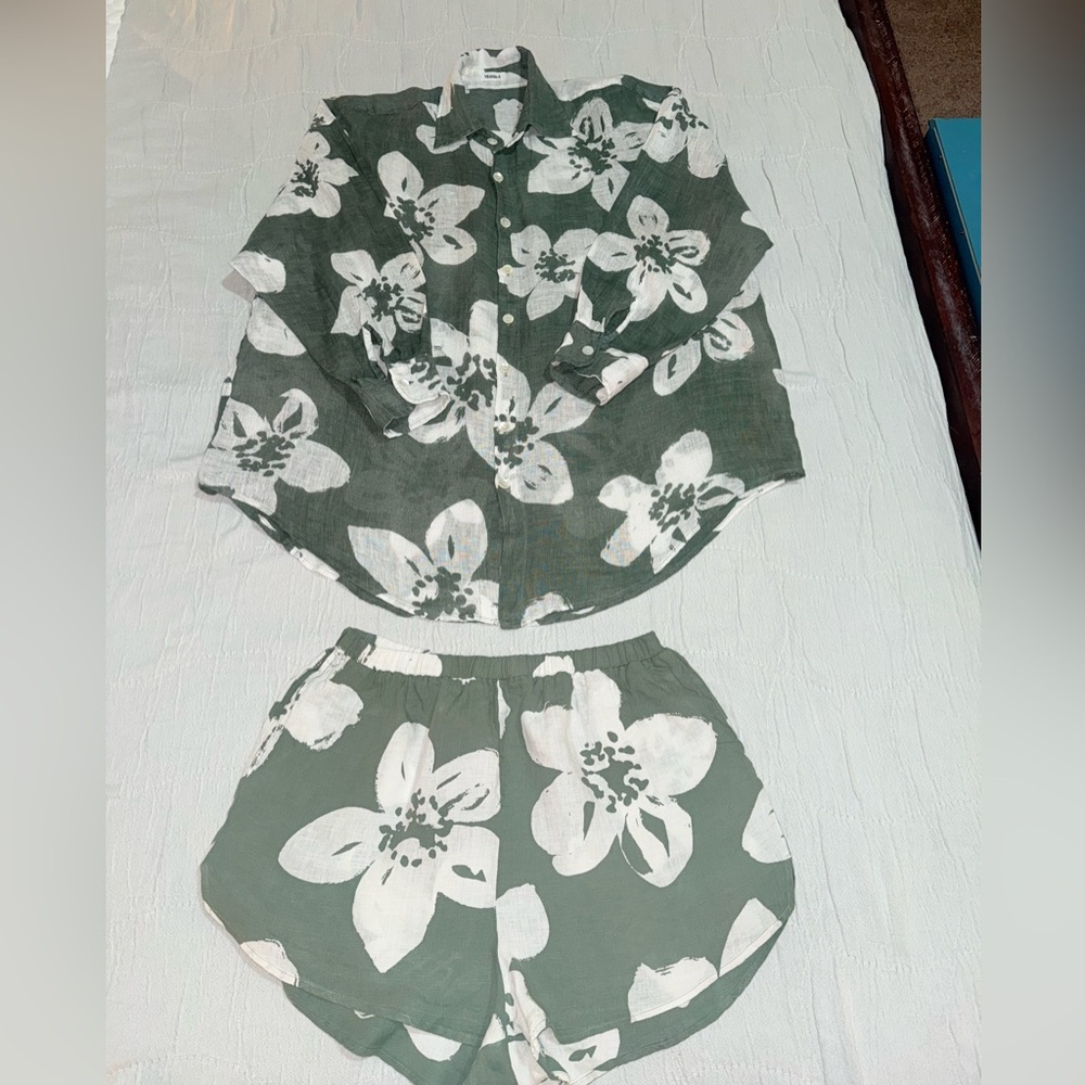 Vitamin A Floral Linen Shorts/Boyfriend Shirt-Women’s size L